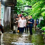 Presiden Prabowo Tinjau Warga Terdampak Banjir di Bekasi