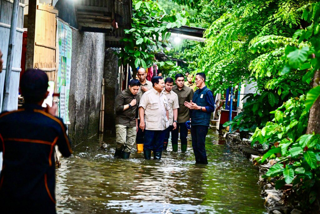 Presiden Prabowo Tinjau Warga Terdampak Banjir di Bekasi
