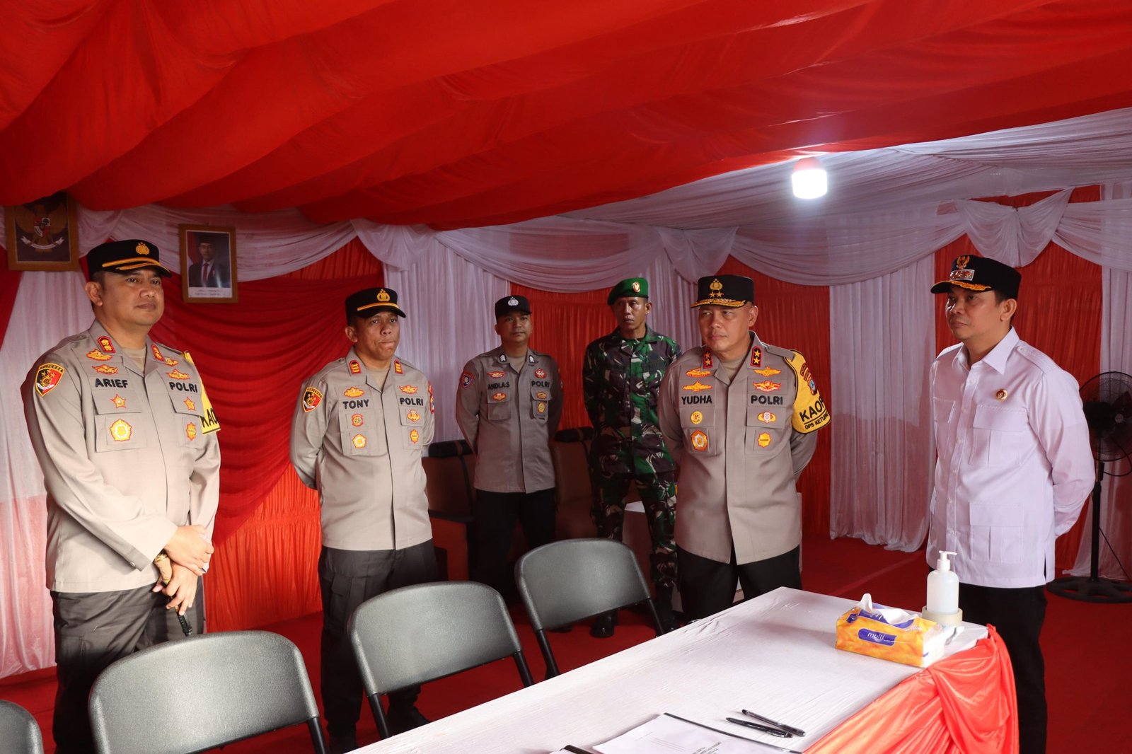 Bupati Bang Arul dan Kapolres Tanbu dampingi Kapolda Kalsel Tinjau Pos Terpadu Operasi Ketupat Intan 2025 : Pastikan Pemudik Aman dan Nyaman