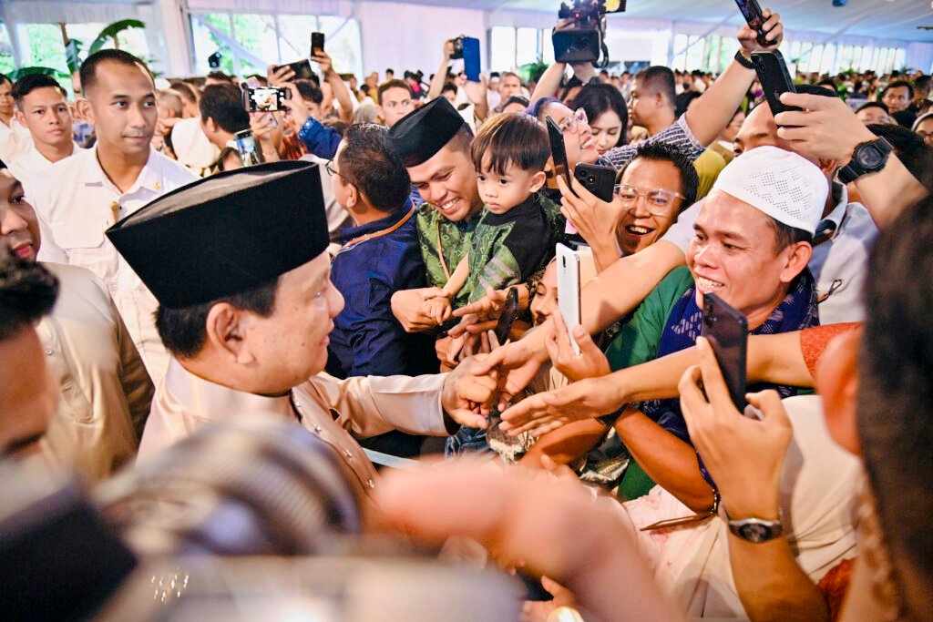 Silaturahmi Lebaran, Presiden Prabowo Sambut Ribuan Warga di Istana Kepresidenan Jakarta
