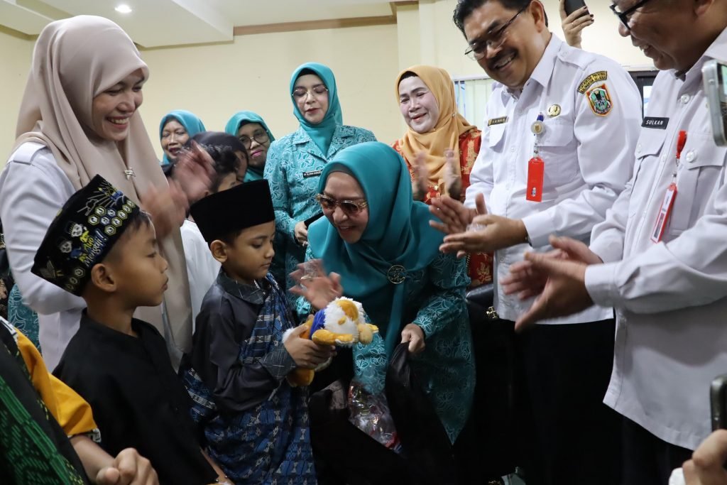Dinkes dan TP PKK Kalsel Adakan Sunatan Massal bagi Lebih dari 50 Anak