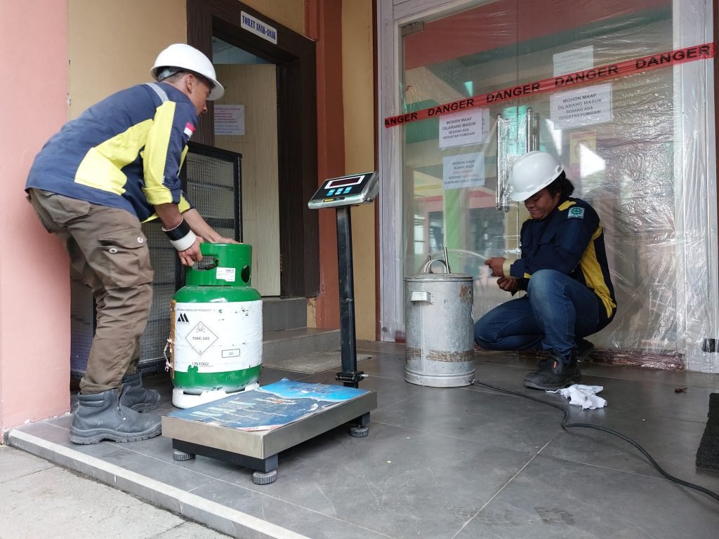 Dispersip Kalsel Lakukan Fumigasi Bahan Pustaka di Perpustakaan Palnam dan Tendean