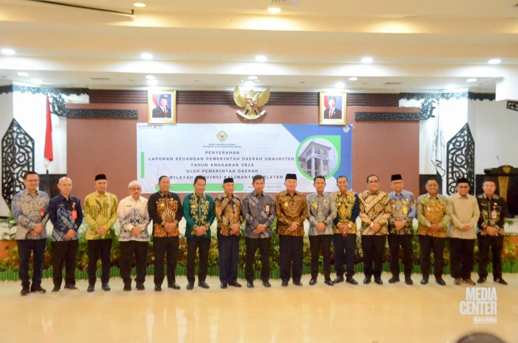 Gubernur Kalsel Serahkan LKPD 2024 Ke BPK