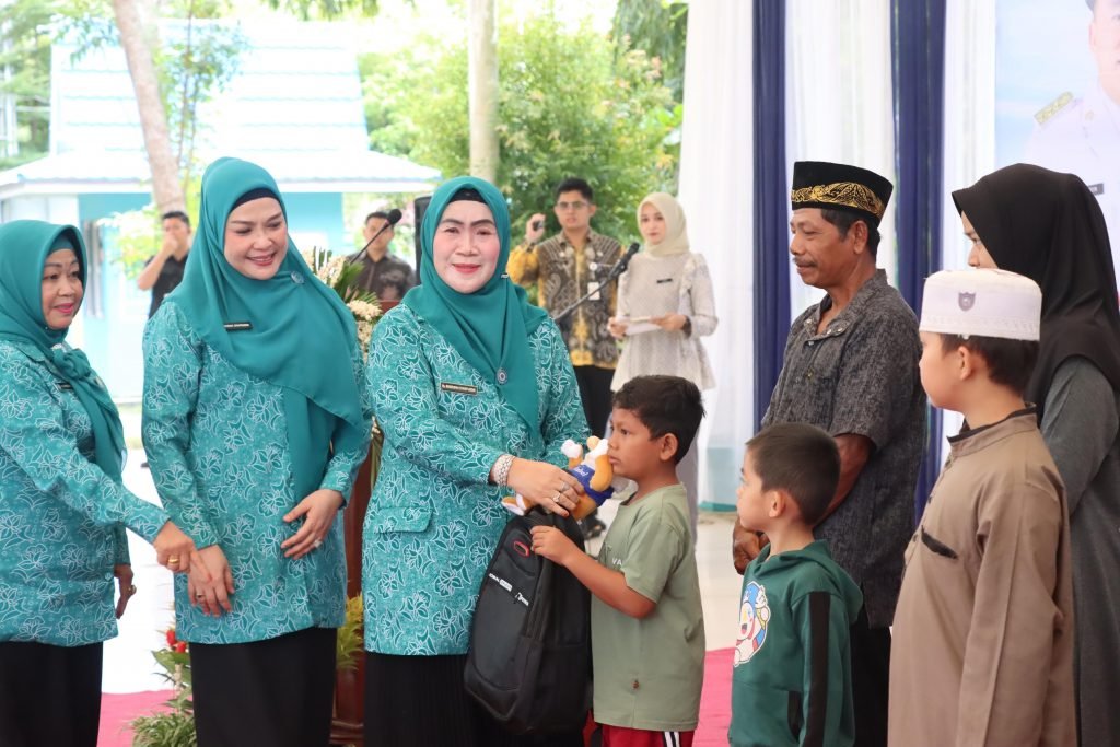 HKG Ke-53 dan Safari Ramadan, TP PKK Kalsel Gelar Bakti Sosial di Kabupaten HSS