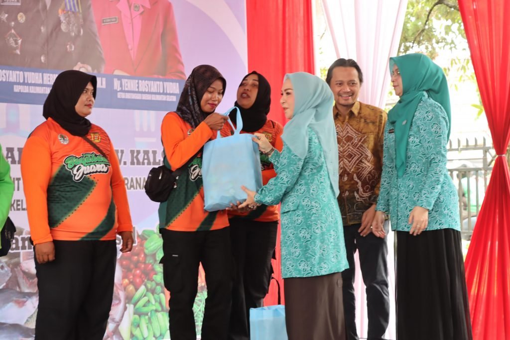 Pemprov dan TP PKK Gelar Pasar Murah di Halaman Kantor Disbunnak Kalsel