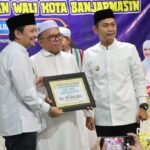 Safari Ramadan di Banjarmasin, Wagub Hasnuryadi dan Walikota Banjarmasin Serahkan Hibah ke Masjid Nurul Jannah