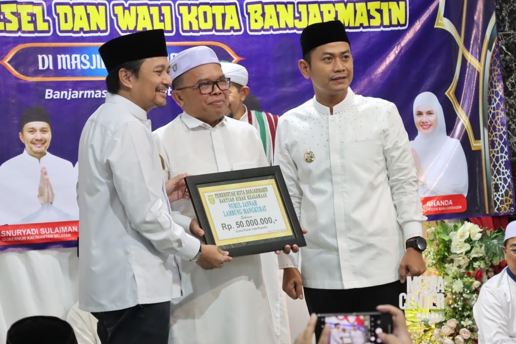 Safari Ramadan di Banjarmasin, Wagub Hasnuryadi dan Walikota Banjarmasin Serahkan Hibah ke Masjid Nurul Jannah