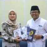 Perpustakaan Palnam Dispersip Kalsel Terima Hibah Buku dari Sutarto Hadi