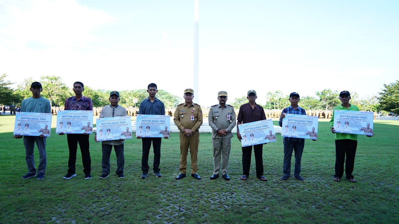 Pemprov Kalsel Tingkatkan Produktivitas Pertanian dengan Menyerahkan Motor Roda Tiga untuk Kelompok Tani