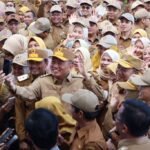 Gubernur, Wagub, dan Sekda Kalsel Berbaur Bersama Pegawai Usai Apel Bersama