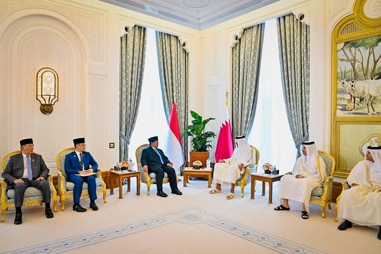 Pererat Hubungan Bilateral, Presiden Prabowo Disambut Hangat Emir Qatar di Istana Amiri Diwan