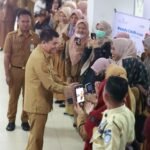 Pertemuan yang Mengharukan Bu Guru Sawiah dan Momen Berkesan Bersama Bupati Tanah Bumbu