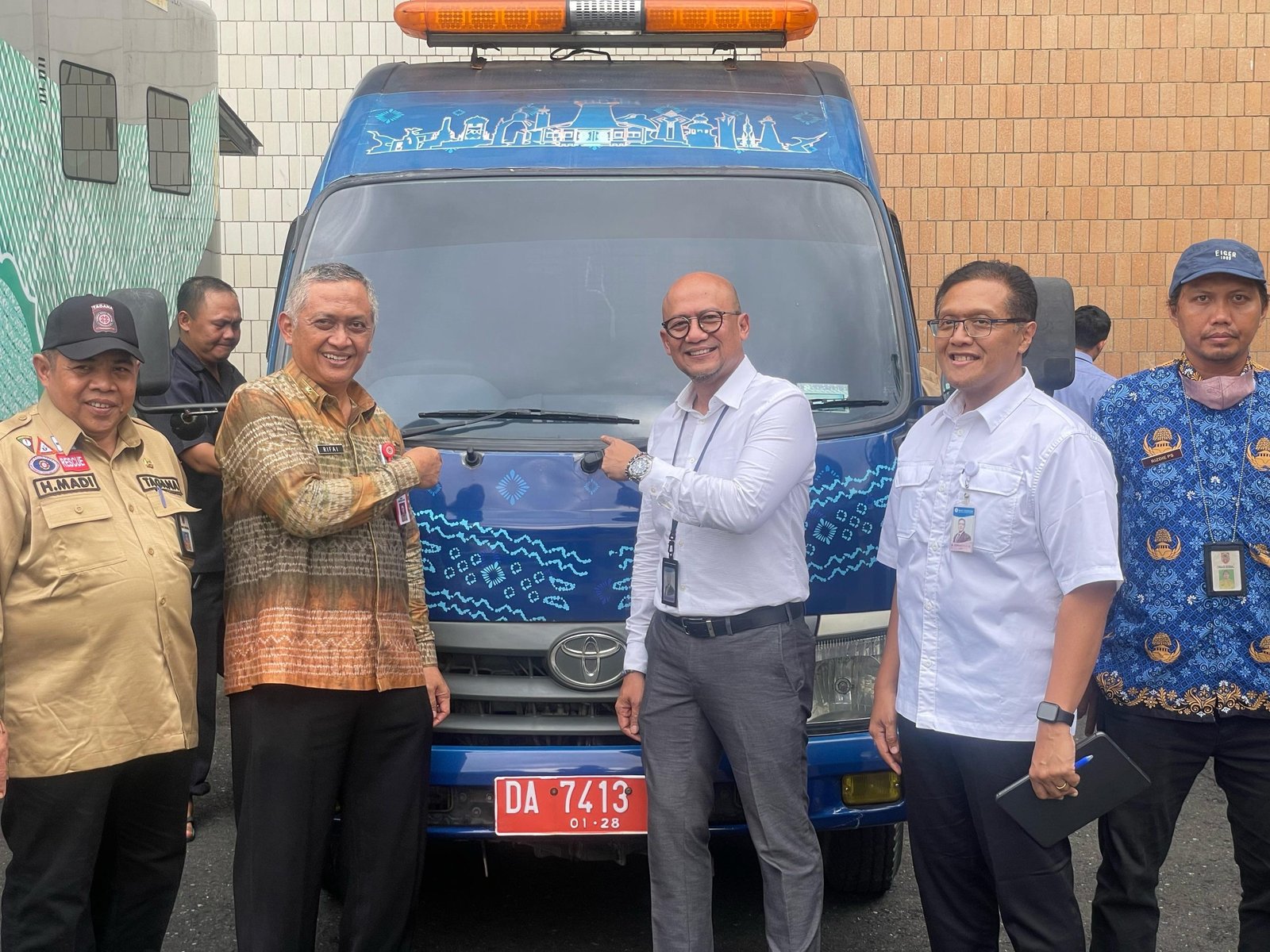 KPw BI Kalsel Berikan Bantuan Mobil Operasional Bencana Kepada Dinsos Kalsel