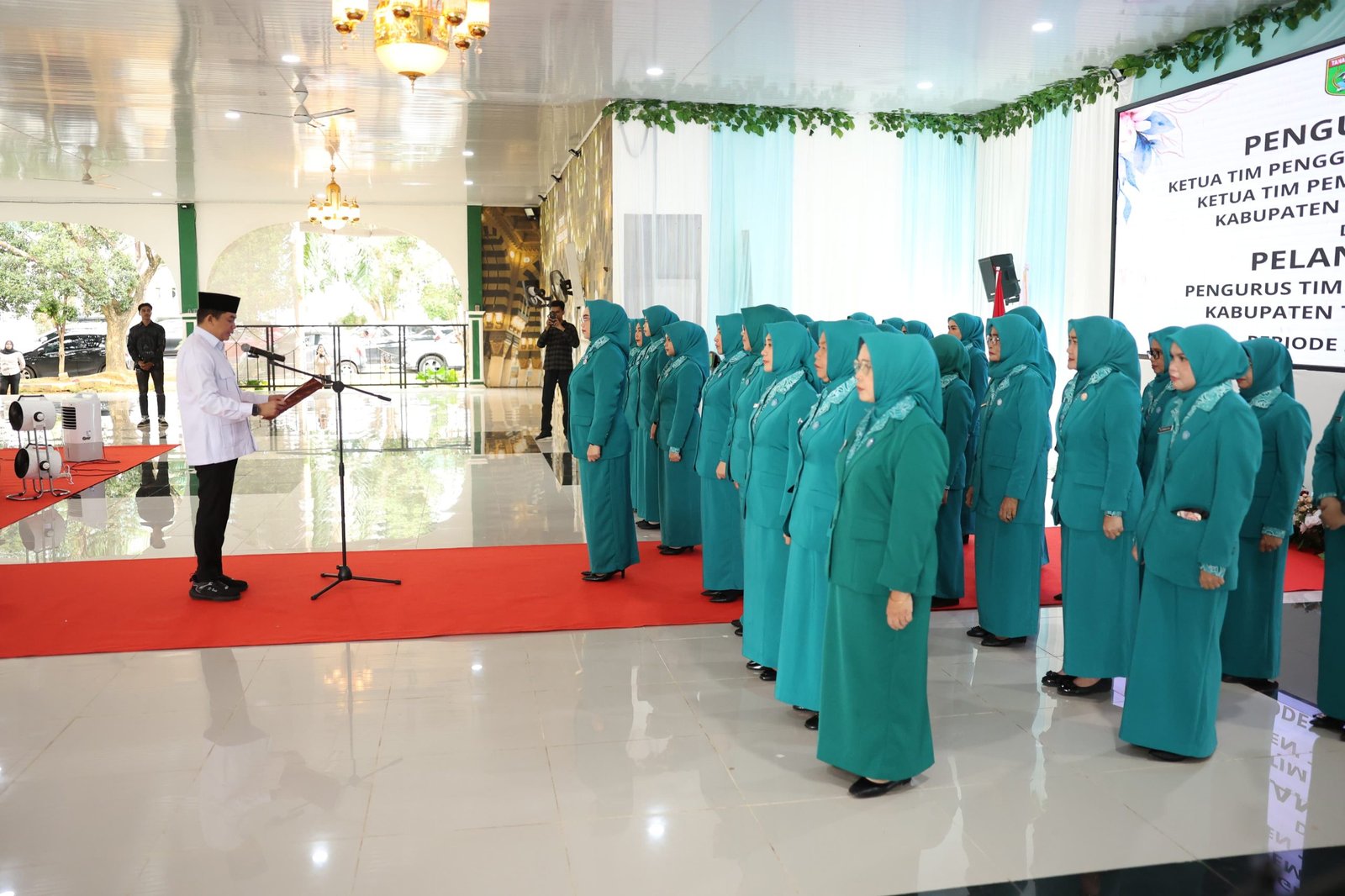Bupati Andi Rudi Latif Kukuhkan Ketua dan Lantik Pengurus TP PKK Tanah Bumbu 2025-2030