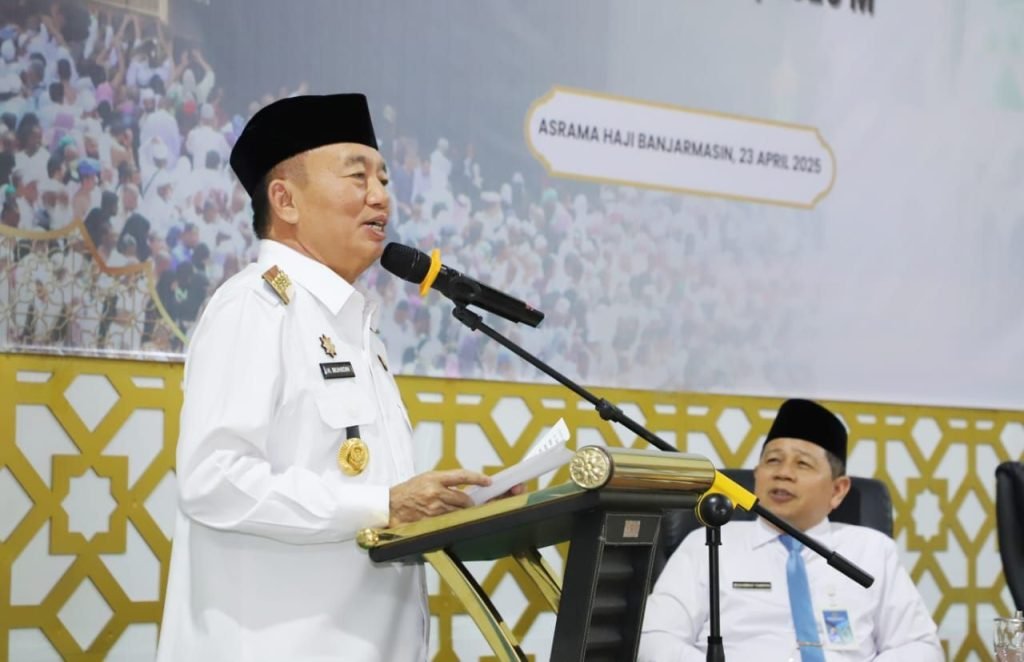 Lantik PPIH Kalsel, Gubernur Kalsel Muhidin Minta Petugas Haji Layani Jamaah Sepenuh Hati