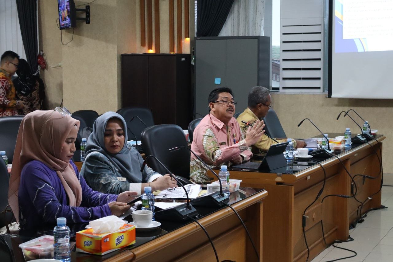 Jajaran Dinas Kominfo Kalsel Ikuti LKPJ 2024 di Komisi I DPRD Kalsel