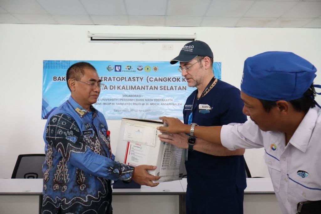Operasi Cangkok Kornea Pertama di Kalimantan Selatan