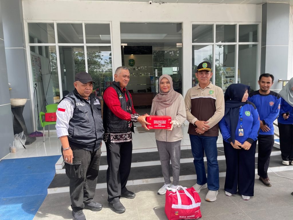 Pemprov Kalsel Salurkan Bantuan bagi Korban Banjir Rob di Kabupaten Tapin