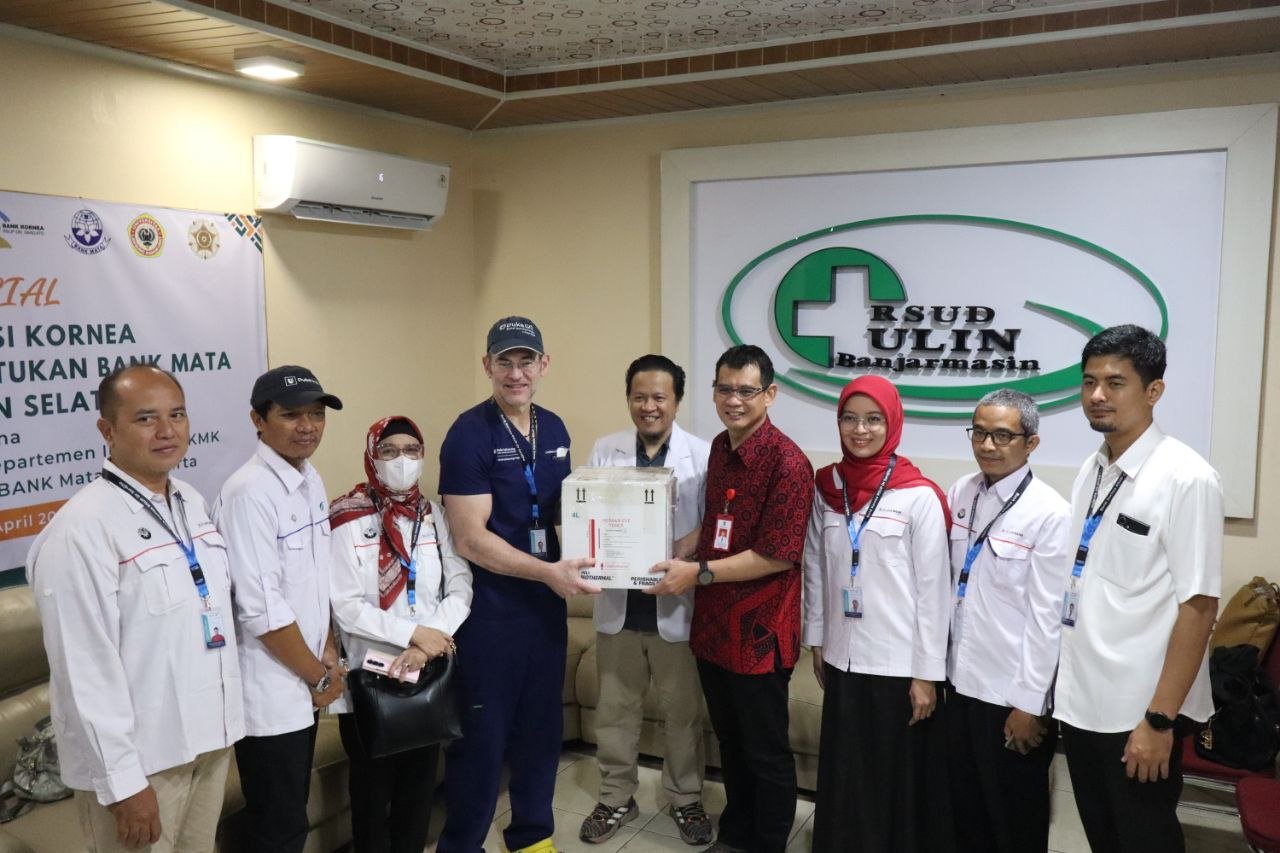 Perdana, Pemprov Kalsel Laksanakan Operasi Cangkok Mata