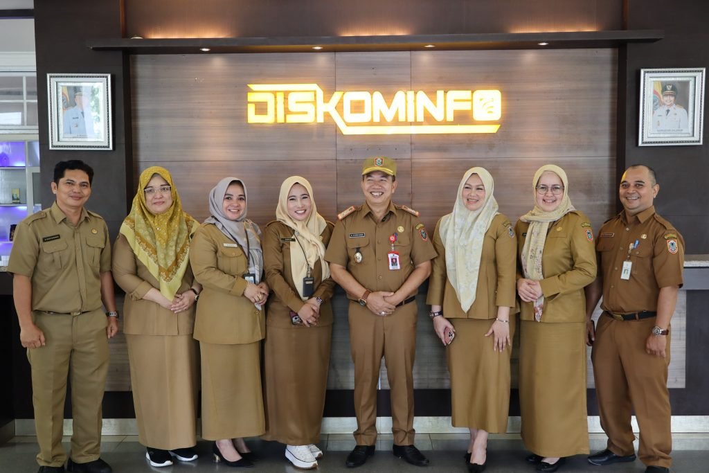 Sidak ke SKPD, Sekdaprov Kalsel Kunjungi Ruang Pelayanan Jaringan di Diskominfo