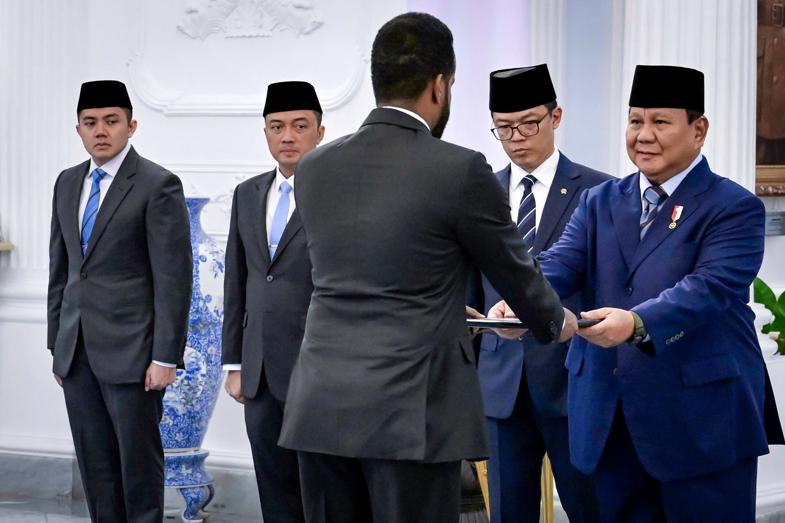 Presiden Prabowo Terima Surat Kepercayaan Delapan Duta Besar Negara Sahabat di Istana Merdeka