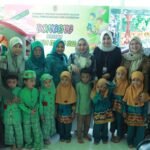 Berperan Aktif Menurunkan Stunting, Dispersip Kalsel Berikan Makanan Tambahan Bergizi Kepada Pustakawan Cilik