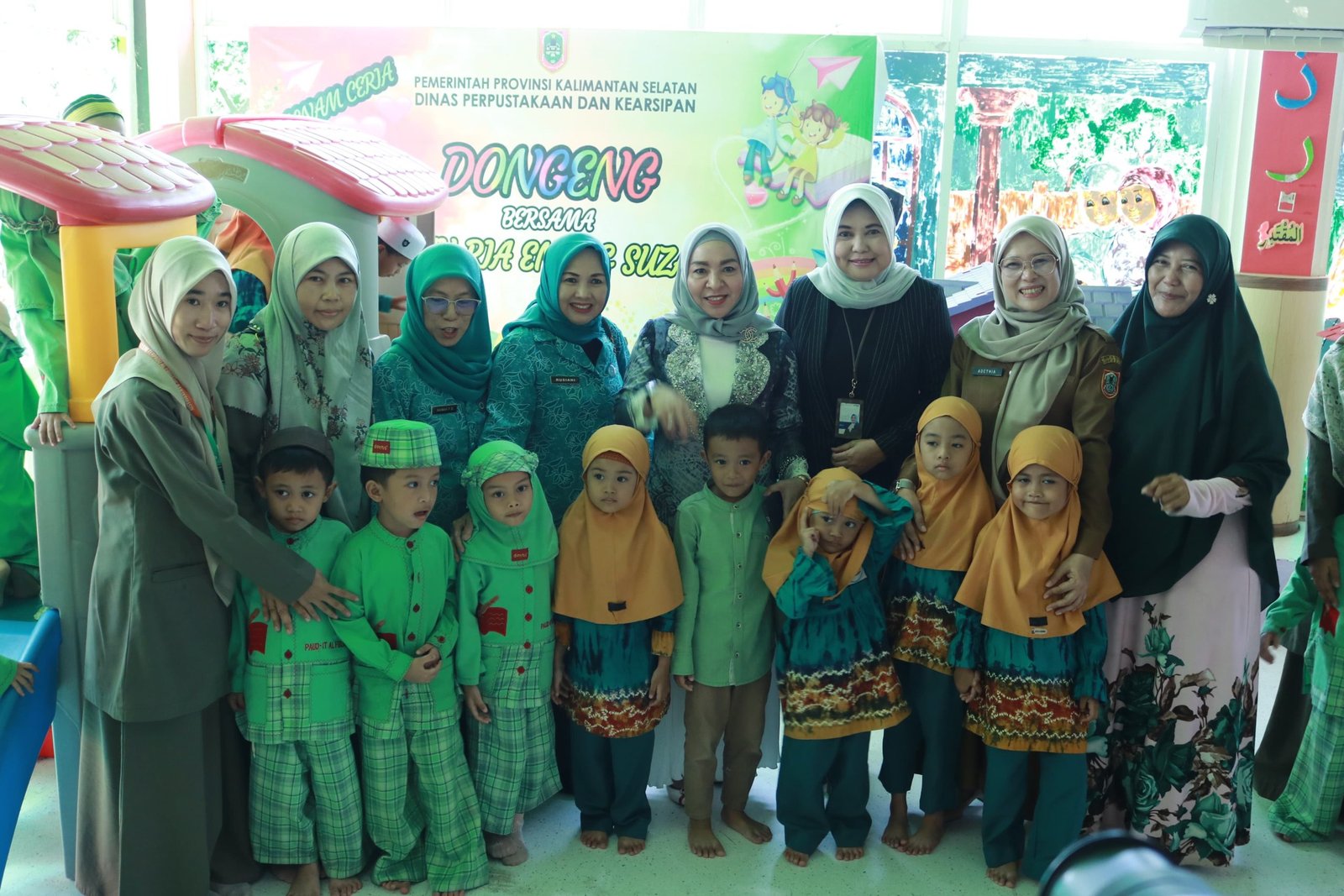 Berperan Aktif Menurunkan Stunting, Dispersip Kalsel Berikan Makanan Tambahan Bergizi Kepada Pustakawan Cilik