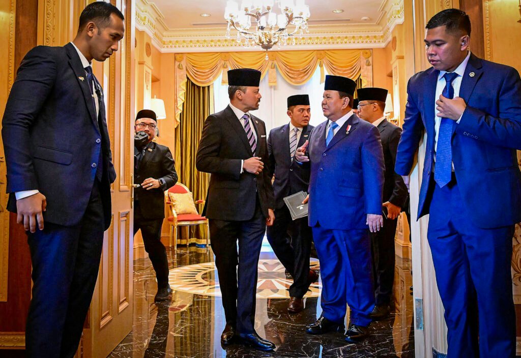 Putra Mahkota Brunei Jemput Langsung Presiden Prabowo Menuju Istana Nurul Iman