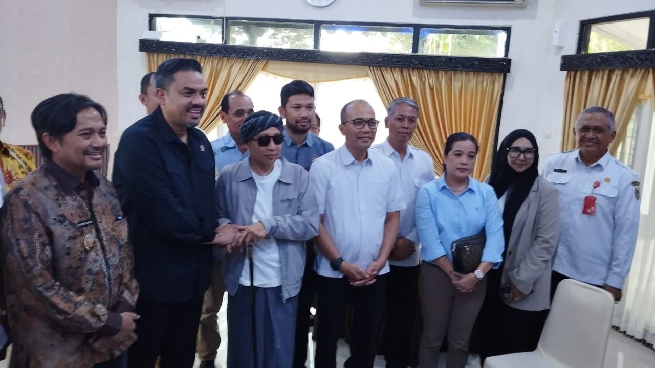 Kepala Dinas Koperasi dan UKM Kalsel Dampingi Menteri UMKM Beri Pembelaan kepada Pelaku UMKM Kalsel