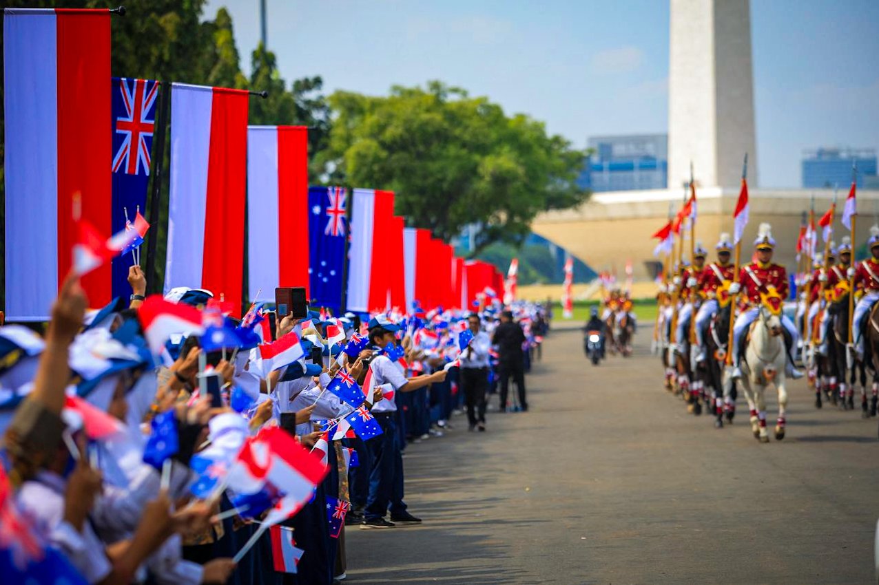 Sorak Sorai dari Monas, Sambutan Hangat Anak Sekolah untuk PM Albanese