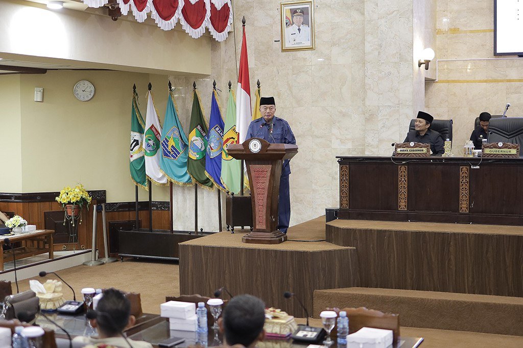 Gubernur Kalsel Paparkan Arah Pembangunan 2025–2029 dan Revisi Pengelolaan Tambang di Paripurna DPRD