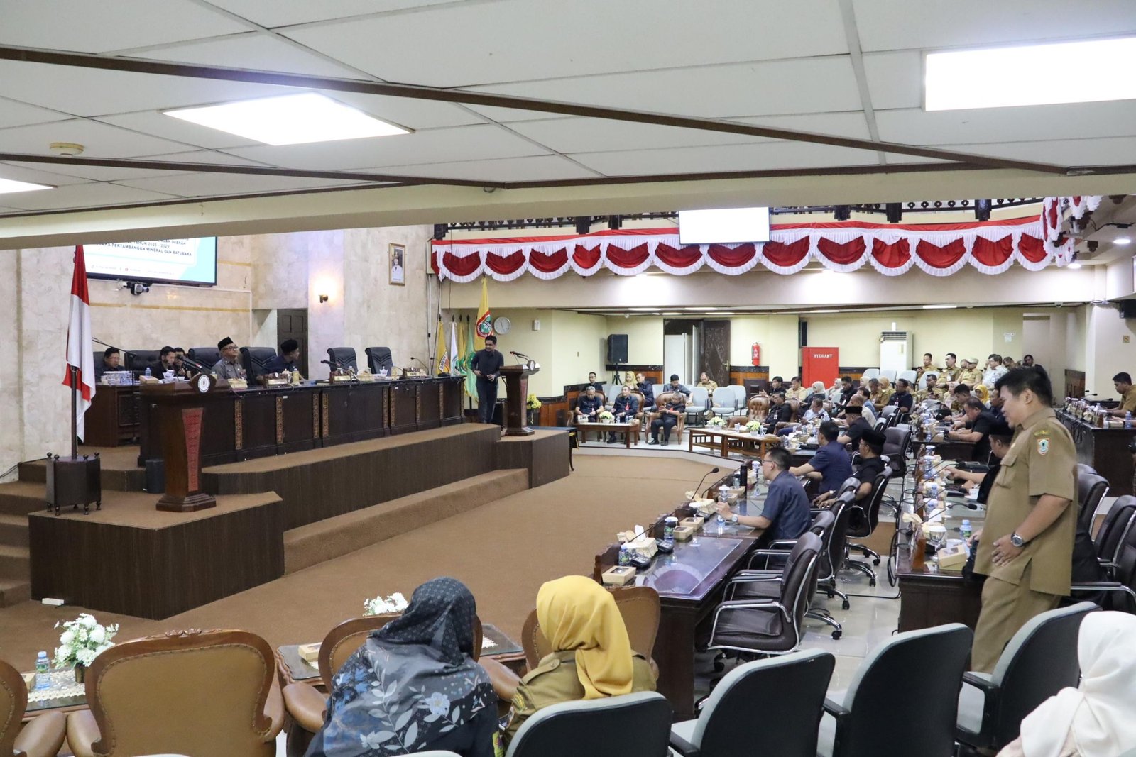 Pemprov Kalsel Apresiasi Pandangan Umum Fraksi DPRD dalam Sampaikan Dua Raperda