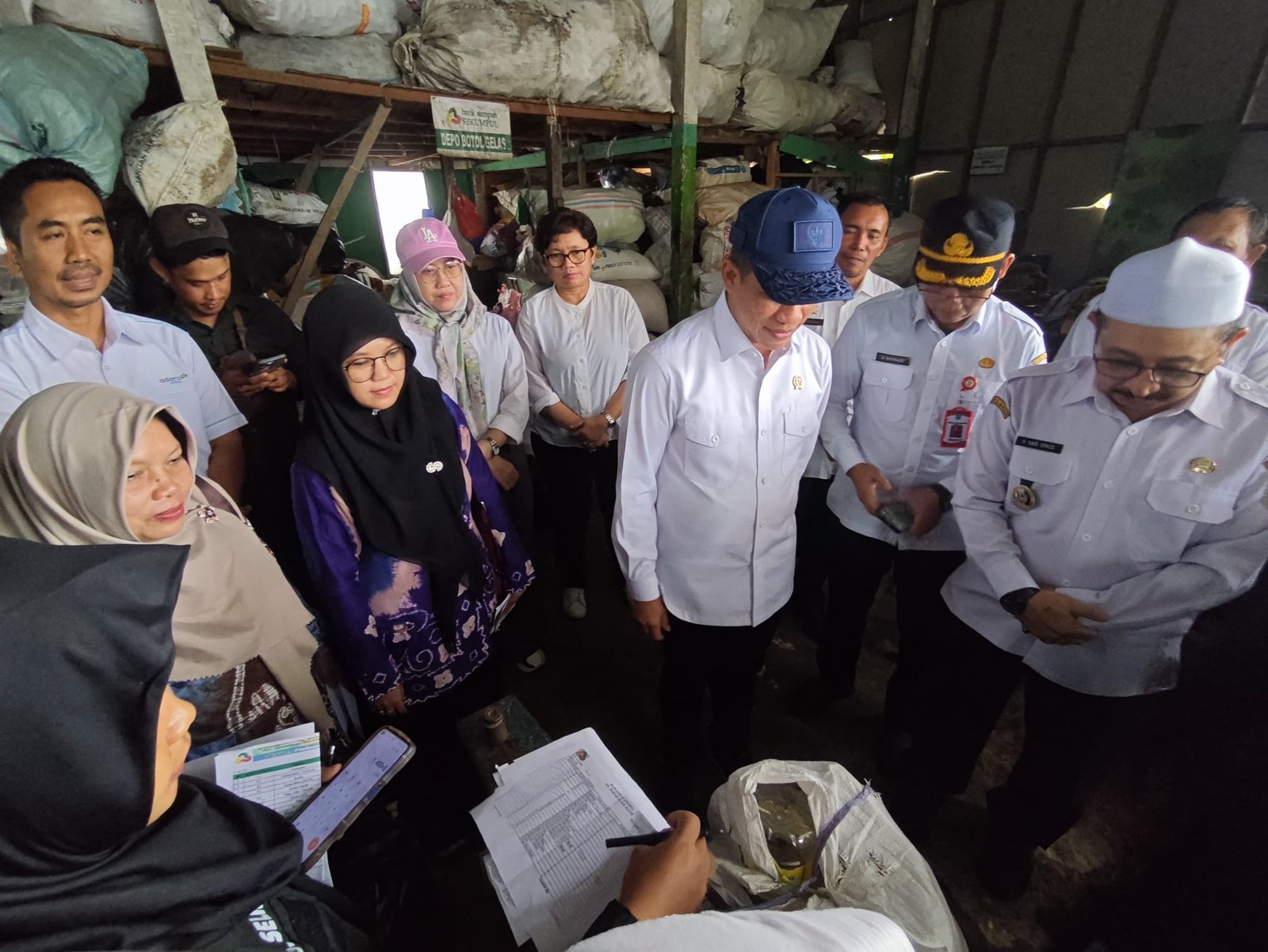 Menteri LH Berkomitmen Selesaikan Permasalahan Penanganan Sampah di Kalsel