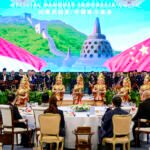 Presiden Prabowo Jamu Premier Li Qiang dalam Santap Resmi Penuh Kehangatan dan Seni Budaya di Istana Negara