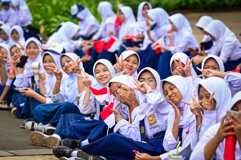 Cerita Antusiasme dari Monas, Pelajar dan Masyarakat Sambut Kedatangan Premier Li Qiang