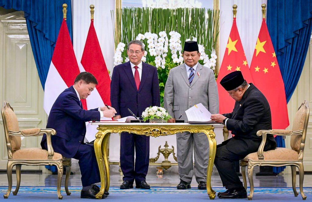 Presiden Prabowo dan Premier Li Qiang Saksikan Penandatanganan 12 Nota Kesepahaman Strategis RI–Tiongkok