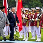 Presiden Prabowo Sambut Premier Li Qiang dalam Upacara Resmi Penuh Kehormatan di Istana Merdeka