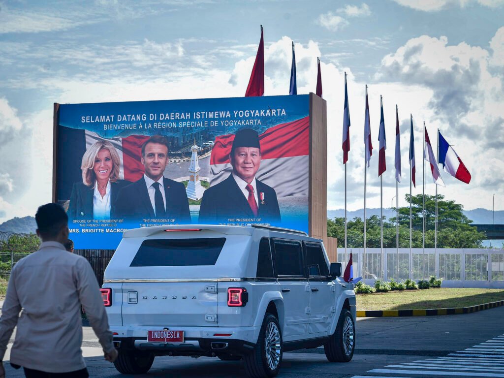 Presiden Prabowo Tiba di Yogyakarta, Sambut Langsung Presiden Macron untuk Tinjau Akmil Magelang