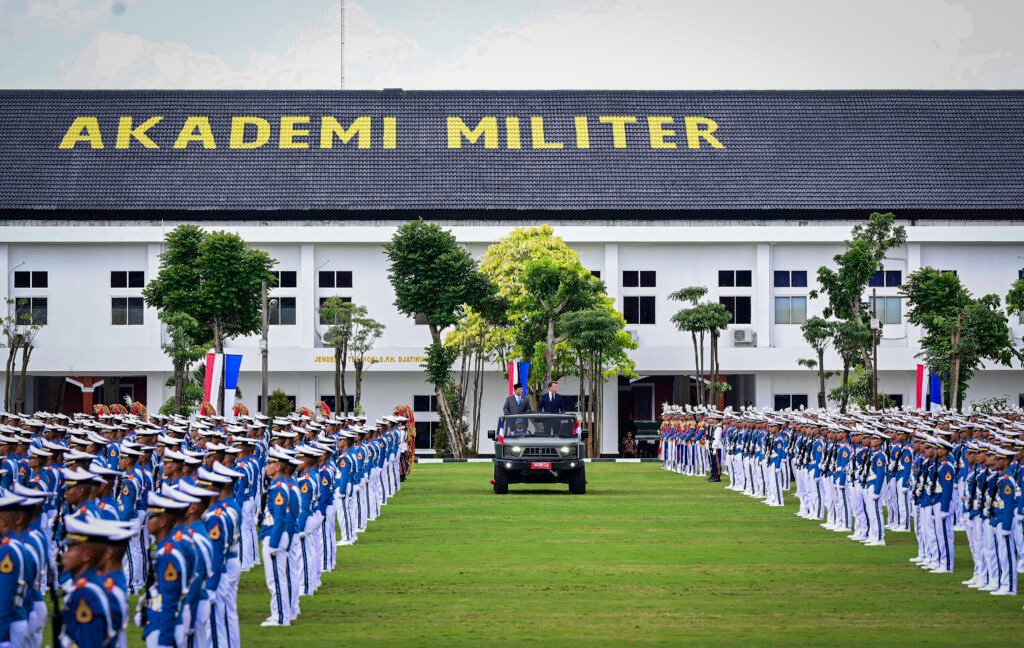 Upacara Penyambutan di Akmil Magelang, Presiden Prabowo dan Presiden Macron Tinjau Pasukan Taruna