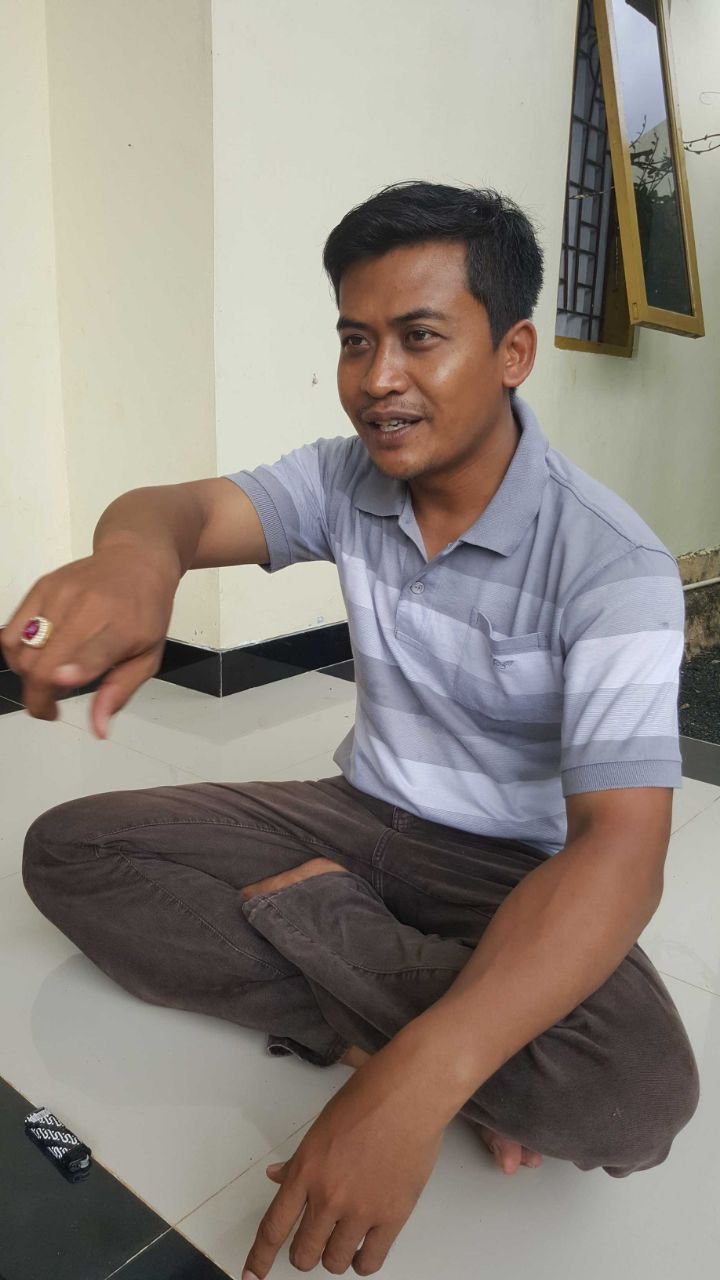 Image default