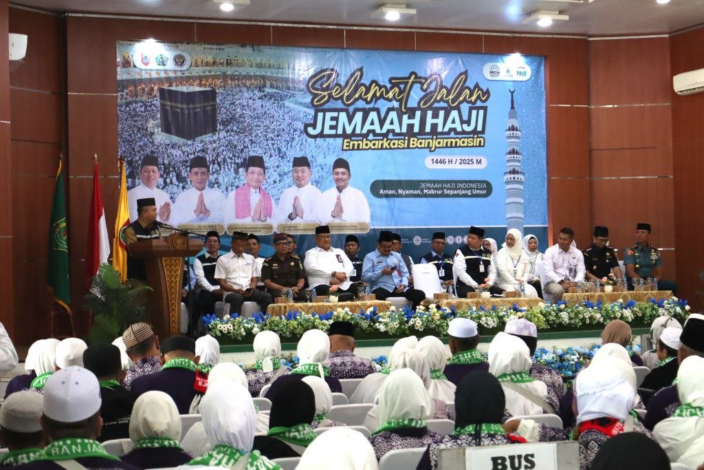 Gubernur Kalsel Lepas Jamaah Haji 2025, Ingatkan Pentingnya Persiapan Fisik dan Mental