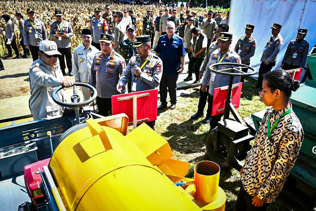 Tinjau Stan Hilirisasi Jagung di Bengkayang, Presiden Prabowo Apresiasi Inovasi UMKM dan Komitmen Swasembada