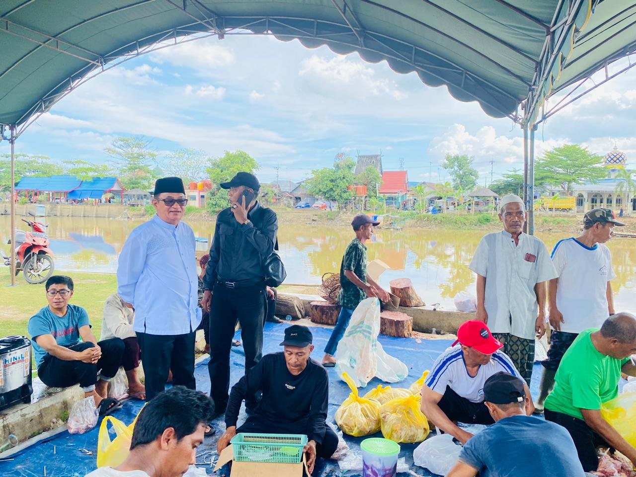 Peringati Hari Raya Iduladha 1446 H, Desa Mekar Potong 12 Sapi dan 2 Kambing