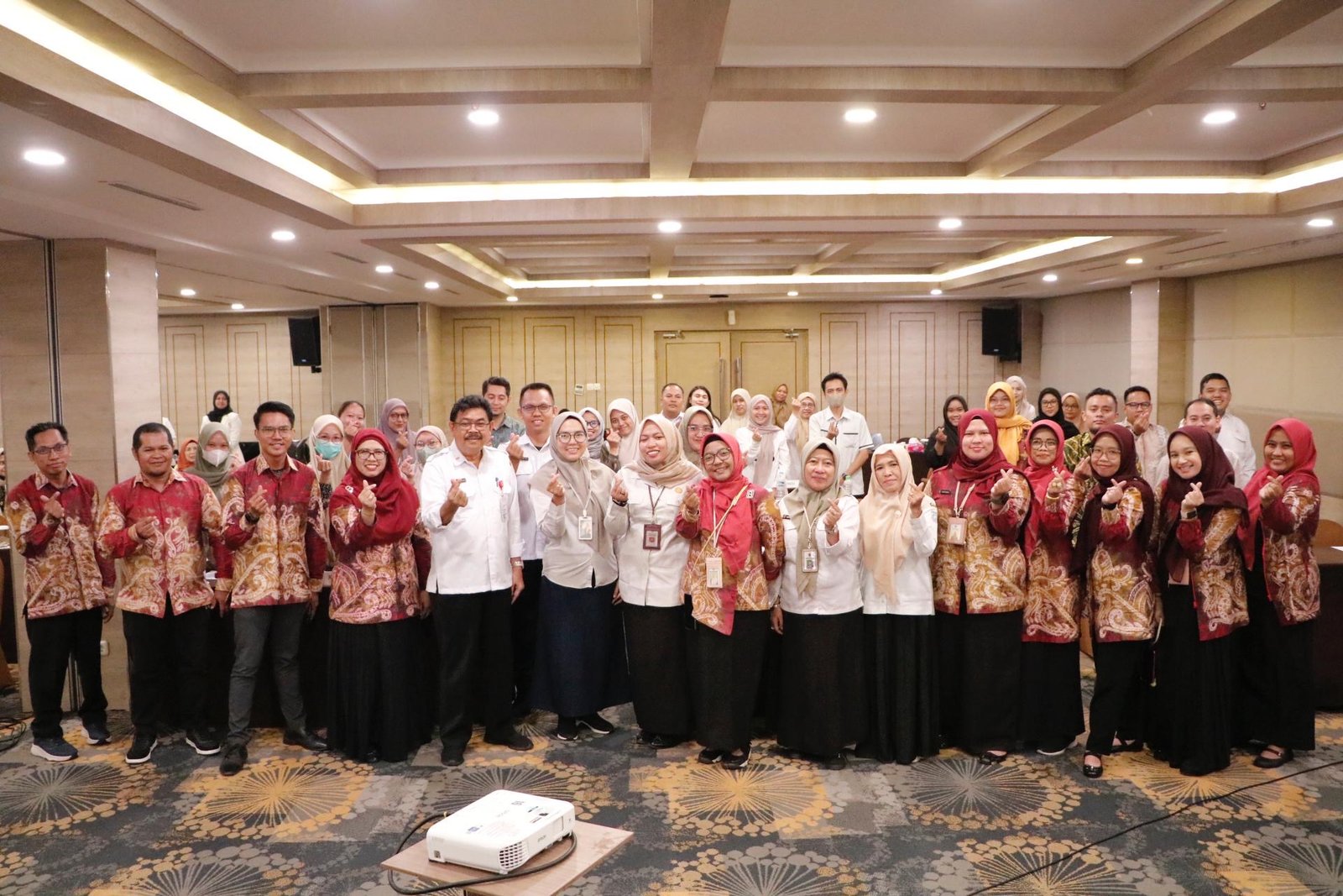 UPTD Instalasi Farmasi Dinkes Kalsel Evaluasi Penggunaan Aplikasi SMILE