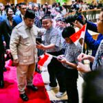 Warga dan Pelajar Indonesia di Singapura Antusias Sambut Kedatangan Presiden Prabowo