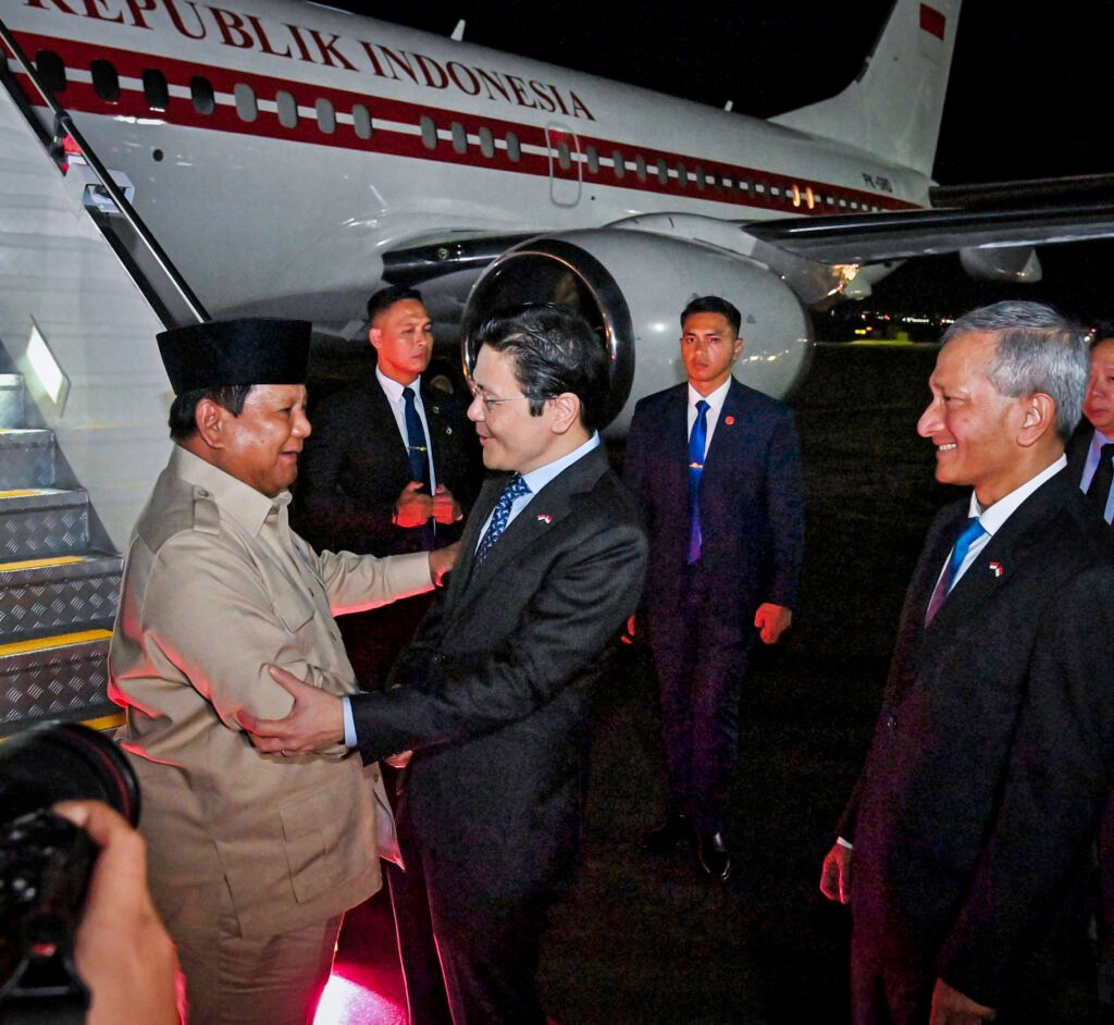 Tiba di Singapura, Presiden Prabowo Disambut Langsung oleh PM Lawrence Wong