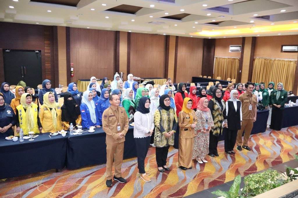 Pemprov Kalsel Dorong Perempuan Kawal Aspirasi Melalui Pendidikan Politik