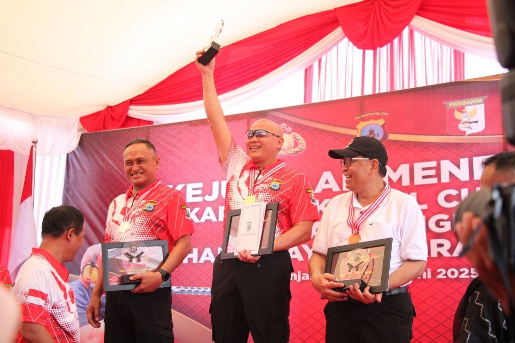 Kejuaraan Menembak Kapolda Kalsel Cup 2025 Diikuti Ratusan Peserta, Plt Asisten Perekonomian dan Pembangunan Provinsi Kalsel Raih Juara III