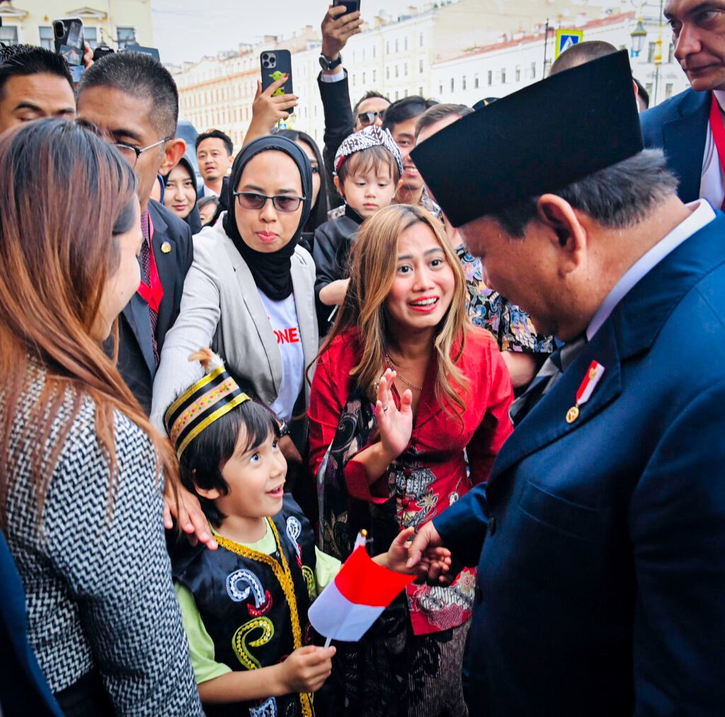 Hangat dan Meriah, Presiden Prabowo Disambut Diaspora Indonesia di St. Petersburg