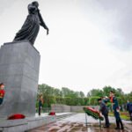 Presiden Prabowo Subianto Letakkan Karangan Bunga di Piskarovskoye Memorial, Hormati Jutaan Korban Perang Dunia II
